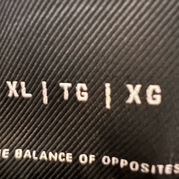 RVCA Men's Black, Maroon, and Olive Windbreaker Sz/XL - Picture 8 of 16